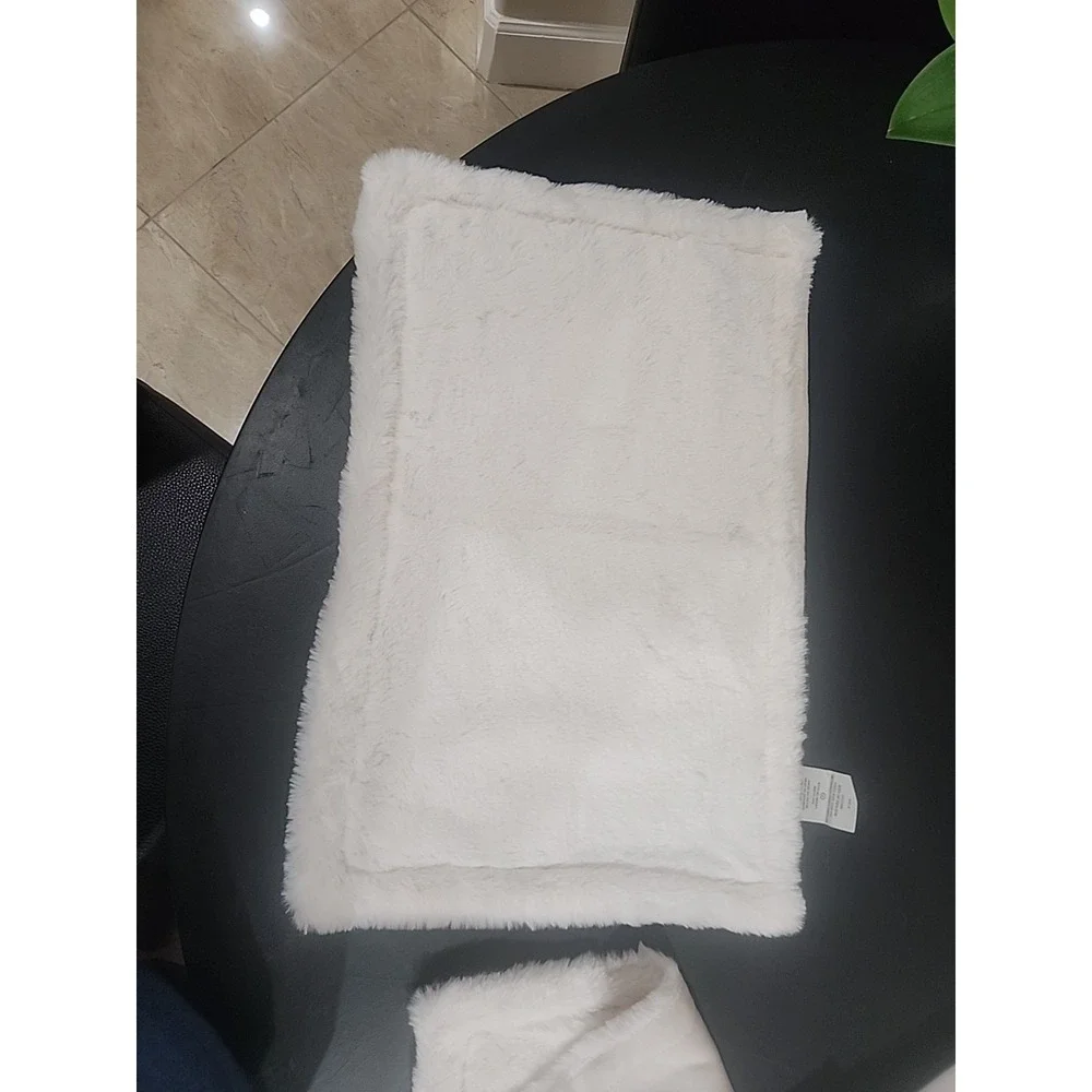 Set of 4 RARE HTF UGG‎ Polar Placemats Snow / White